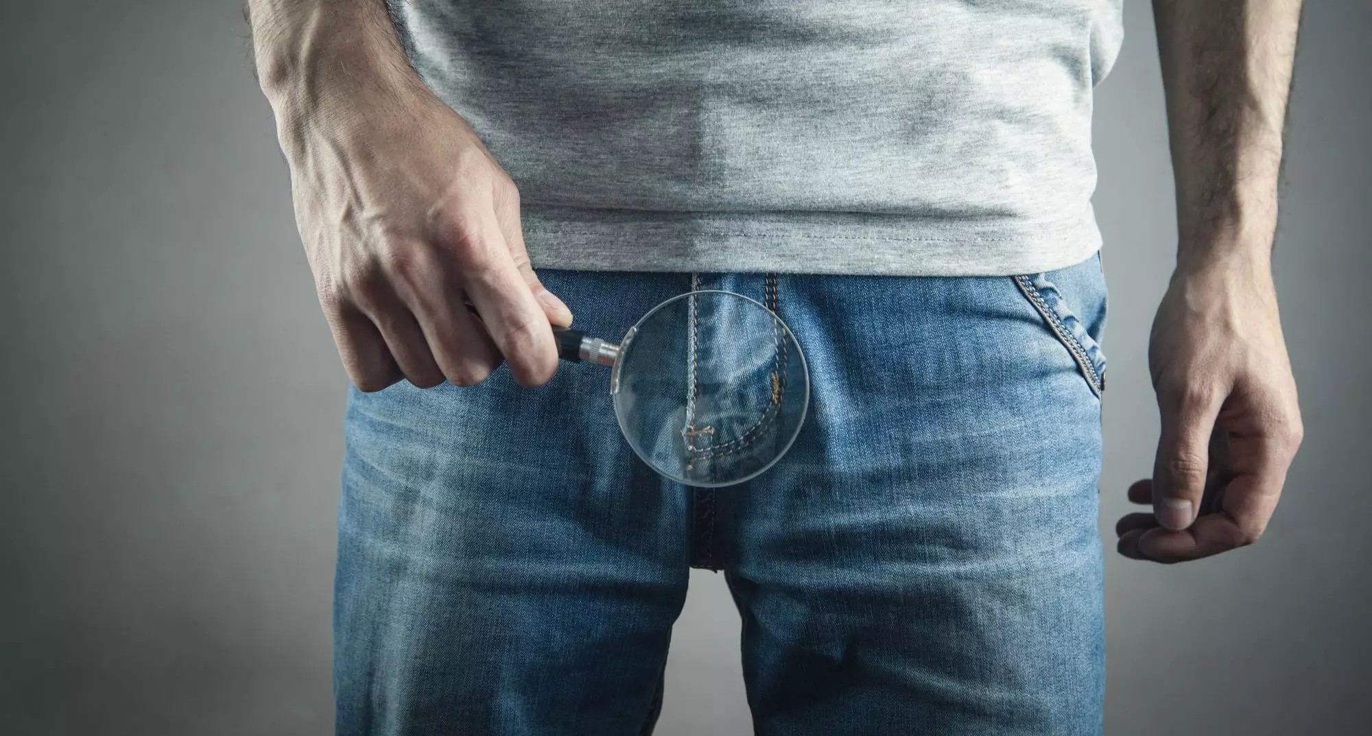 Homem jovem, câncer de testículo, urologista em Atibaia